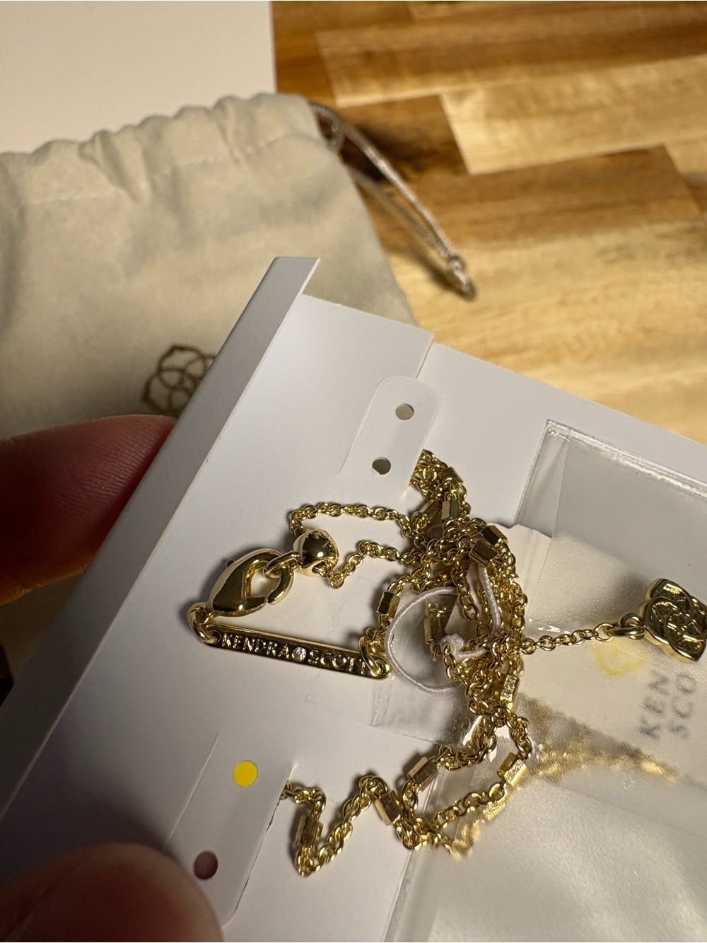 NWT Kendra Scott Gold Letter U Pendant Necklace - Picture 7 of 8